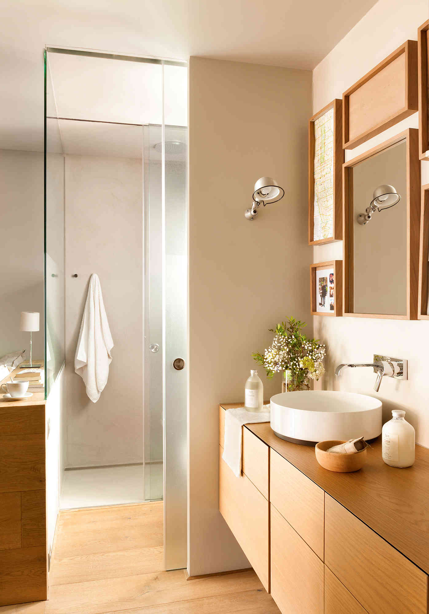 toallero escalera  Decoración de unas, Diseño de baño minimalista,  Inspiración para baños